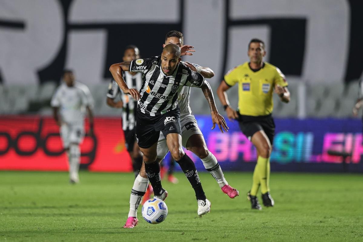 Fotos do jogo entre Santos e Atltico, na Vila Belmiro, em Santos, pela stima rodada do Campeonato Brasileiro de 2021