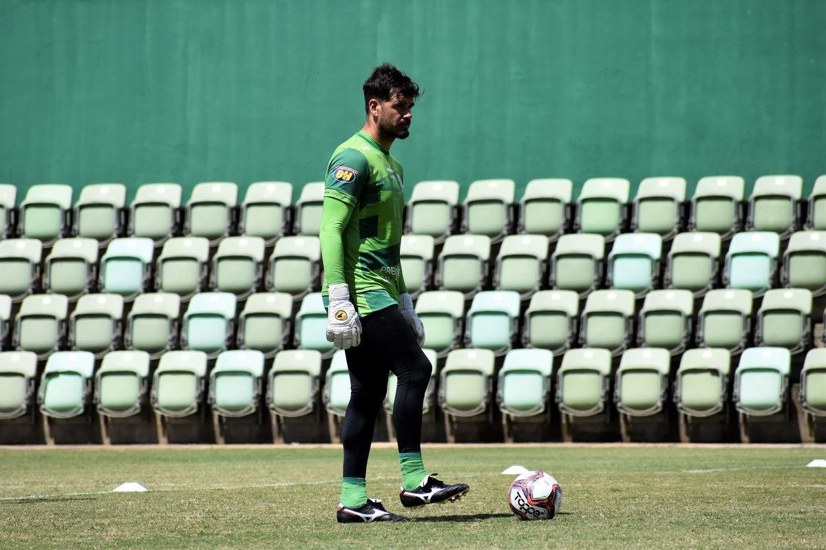 O Amrica realizou, na manh desta sexta-feira (5), atividades no CT Lanna Drumond, em Belo Horizonte. O treinamento visou o confronto contra o Pouso Alegre, vlido pela 3 rodada do Campeonato Mineiro de 2021. A partida ser realizada neste sbado (6), s 19h, no Estdio Melo, em Varginha.