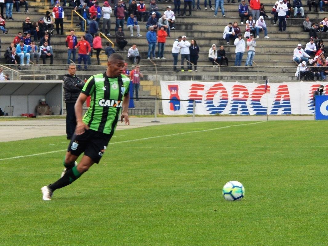 Amrica perde para o Paran Clube, em Curitiba: veja imagens da partida no Durival de Britto