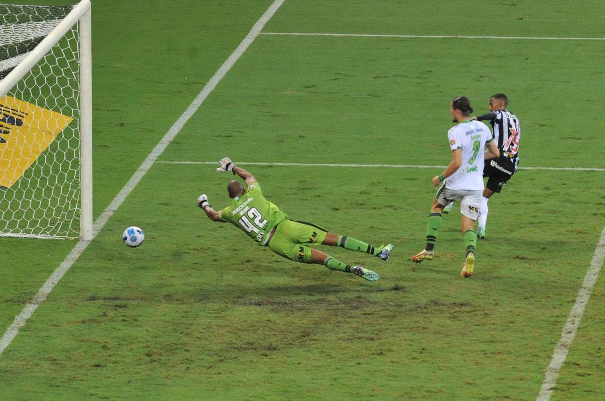 Impedido, Ademir empatou o clssico para o Atltico no Mineiro