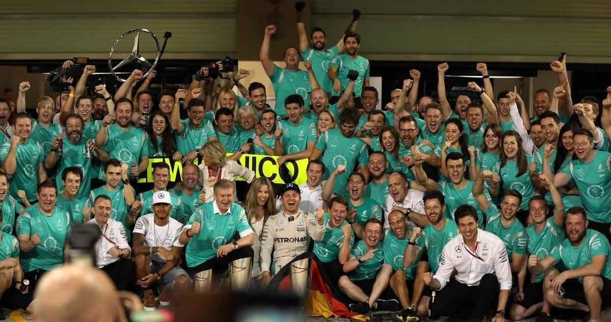 Festa de Nico Rosberg com o ttulo indito na Frmula 1; feito veio com segundo lugar em Abu Dhabi