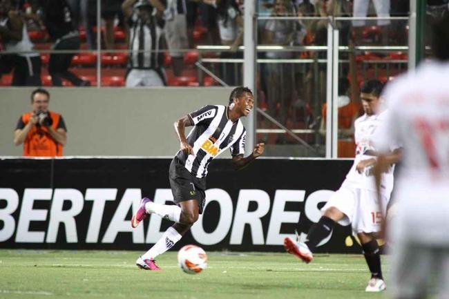 2013 - 13 de fevereiro - Atltico 2 x 1 So Paulo - Arena Independncia, Belo Horizonte - Primeira rodada da fase de grupos. O Atltico comeou a campanha de seu nico ttulo da Libertadores com uma boa vitria diante do So Paulo. O Galo abriu 2 a 0, com gols do atacante J e do zagueiro Rver, e o Tricolor diminuiu com Alosio. O jogo ficou marcado pela 