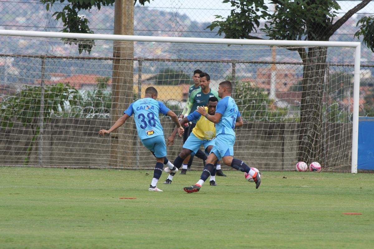 Imagens do treino do Cruzeiro nesta segunda-feira, 19 de fevereiro, na Toca da Raposa II