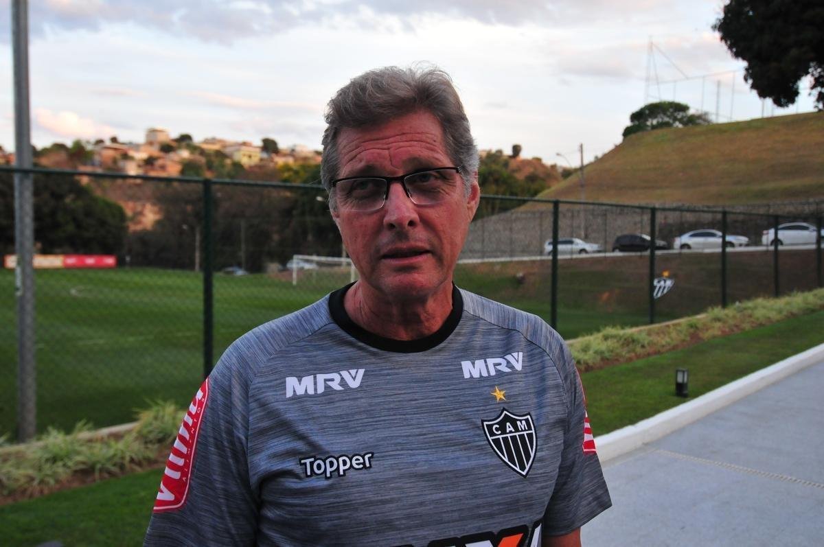 O tcnico Oswaldo de Oliveira foi apresentado na tarde desta tera-feira e, em seguida, comandou treino na Cidade do Galo
