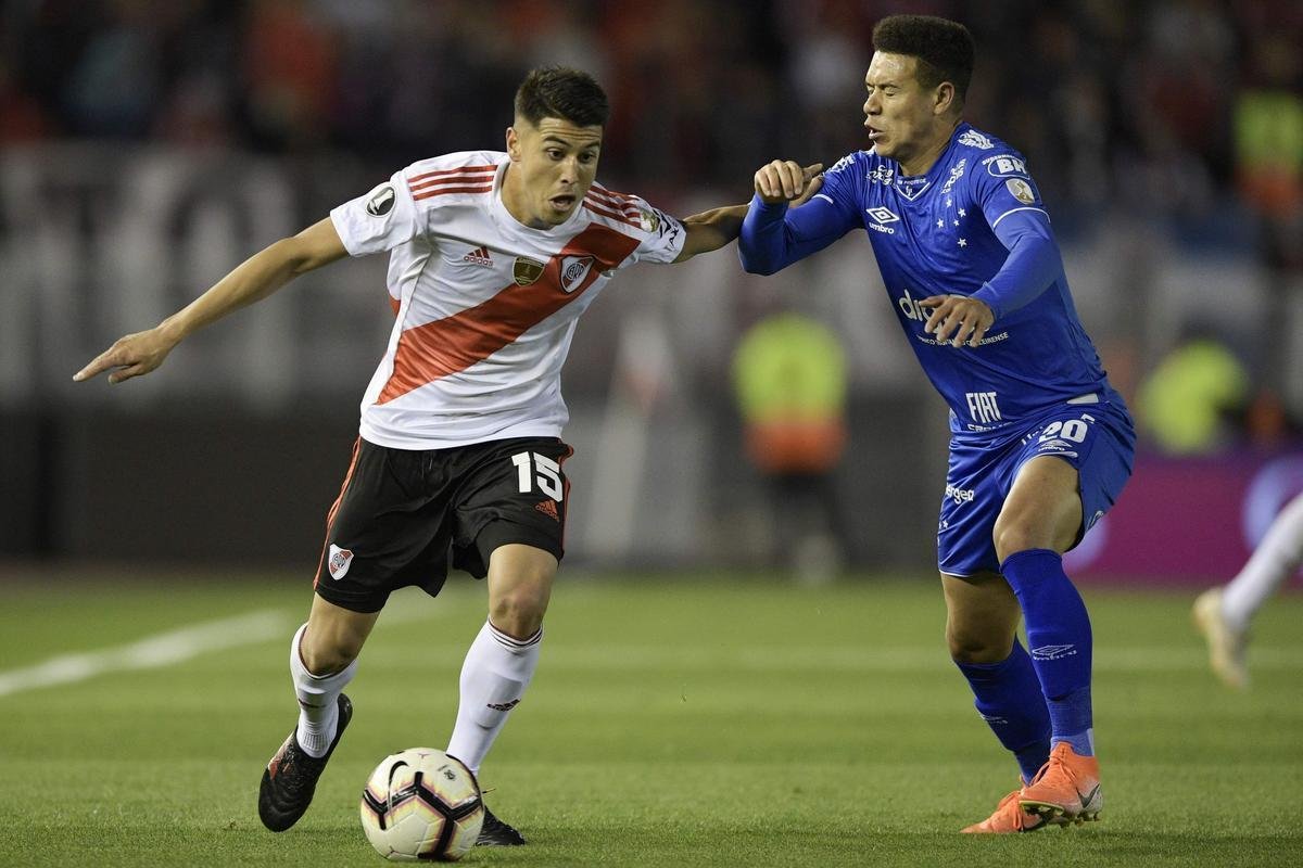 Fotos do primeiro tempo do duelo entre River Plate e Cruzeiro, no Monumental de Núñez, em Buenos Aires, pela ida das oitavas de final da Copa Libertadores