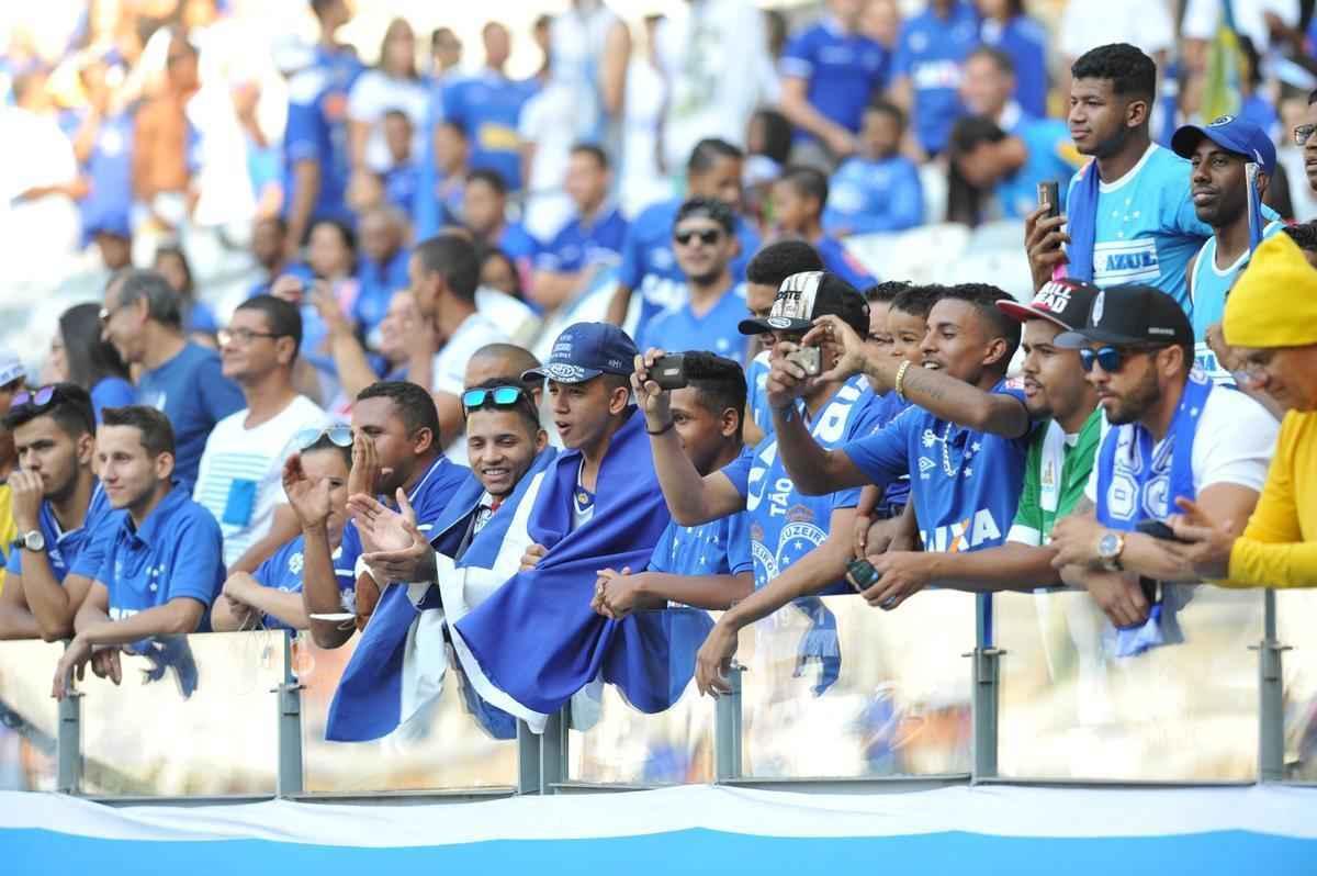 Torcedores de Cruzeiro e Botafogo, no Mineiro, em duelo pela 19 rodada do Brasileiro