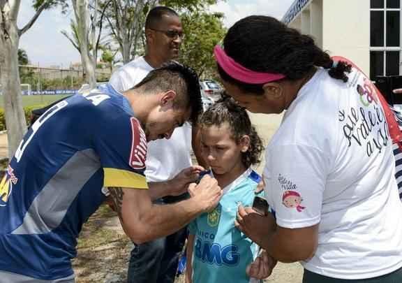 A Casa de Acolhida Padre Eustquio (CAPE) e a Associao Unificada de Recuperao e Apoio (AURA) levou crianas e adolescentes que esto em tratamento contra o cncer  Toca da Raposa II