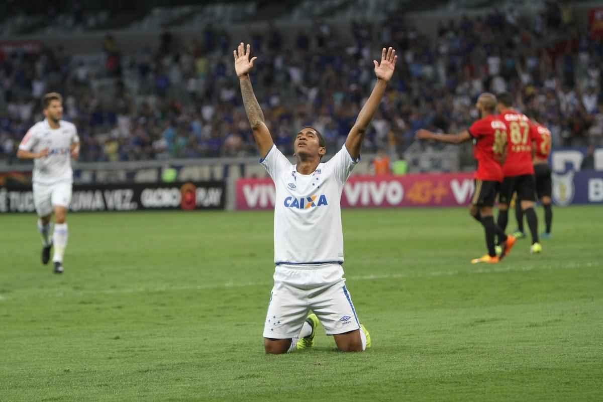 Imagens da partida entre Cruzeiro e Sport, duelo vlido pela 21 rodada da Srie A do Campeonato Brasileiro