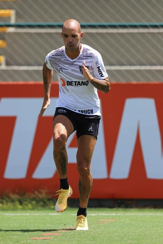 Treino do Atlético em campo. Jogadores fizeram atividade pela manhã no gramado. No período da tarde, trabalho foi na academia
