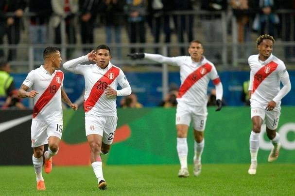 Chile e Peru se enfrentaram na Arena Grmio, pela semifinal da Copa Amrica