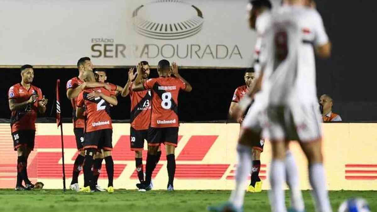 Atlético é dominado e perde para o Grêmio em partida do Brasileiro -  Superesportes