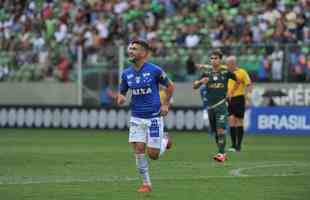 O Cruzeiro venceu o Amrica por 2 a 1, no dia 4 de novembro de 2018, no Independncia, em Belo Horizonte, pela 32 rodada da Srie A do Campeonato Brasileiro. Os gols da Raposa foram marcados por De Arrascaeta e Thiago Neves. Rafael Moura descontou para o Coelho.