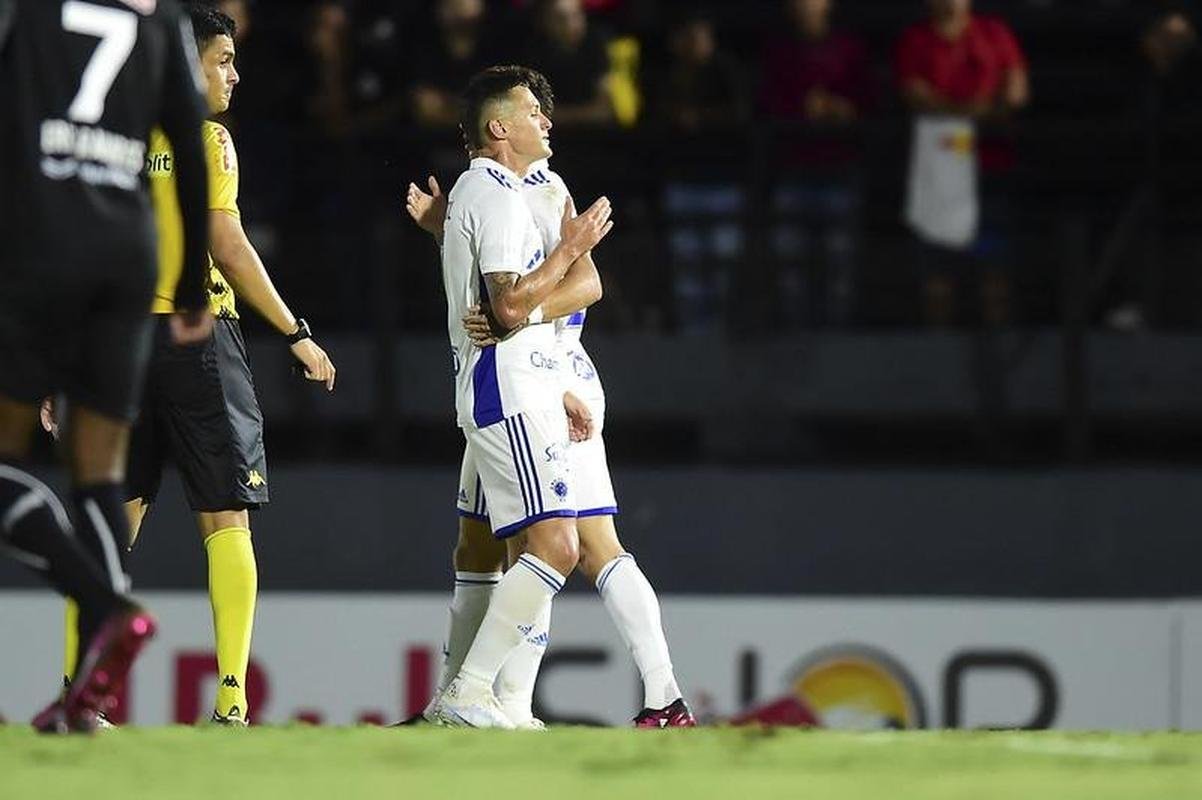 Bragantino x Cruzeiro: fotos do amistoso no estdio Nabi Abi Chedid, em Bragana Paulista, no interior de So Paulo
