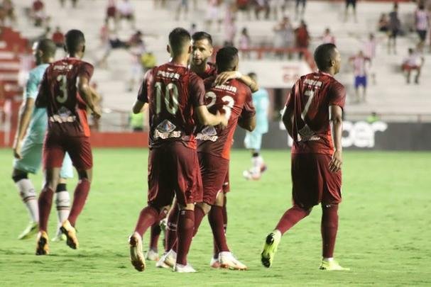 No primeiro Clssico das Emoes do ano, Nutico e Santa Cruz empatam em 2 a 2