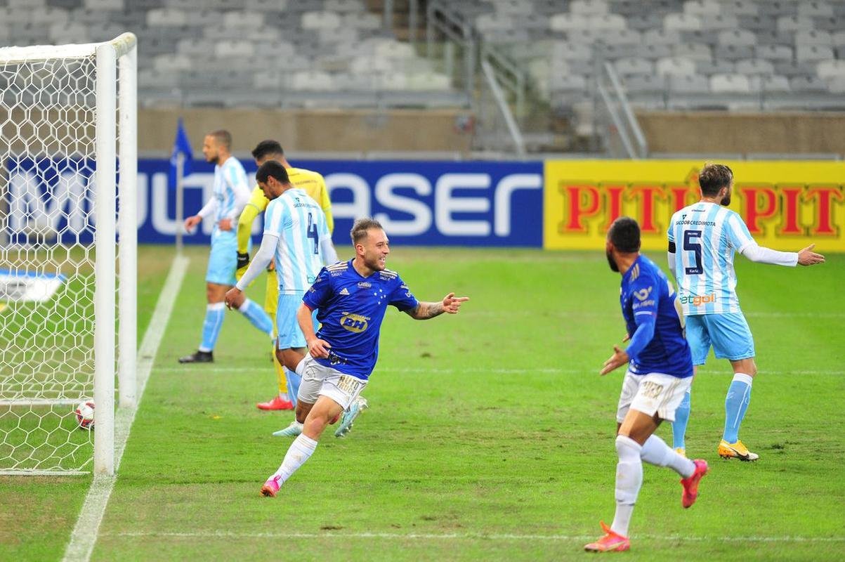 Fotos de Cruzeiro x Londrina, no Mineiro, pela 15 rodada da Srie B