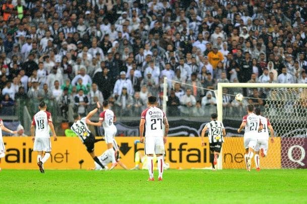 Fotos do primeiro tempo do duelo entre Atltico e Coln, no Mineiro, pela semifinal da Copa Sul-Americana