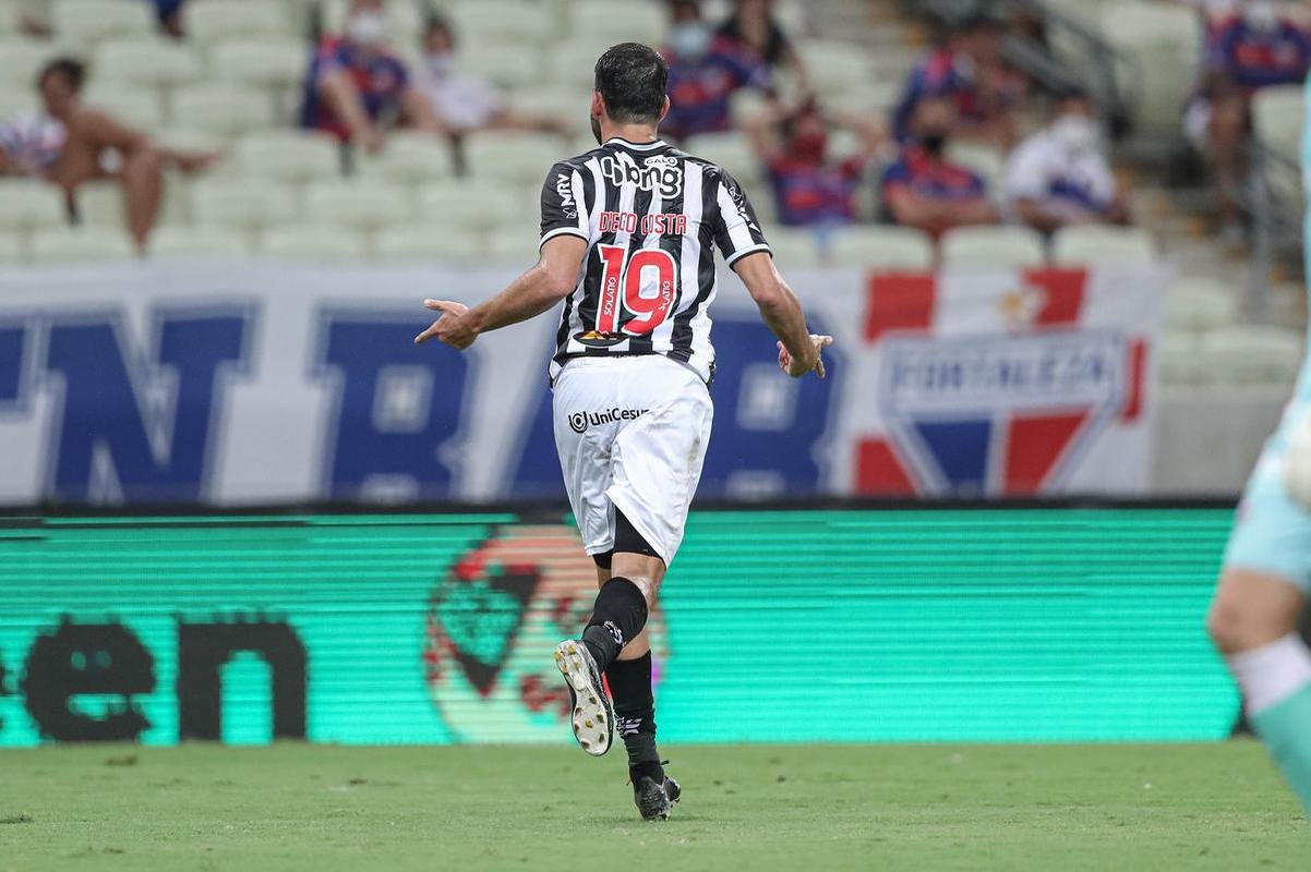 Diego Costa e Hulk marcaram os gols da vitria do Atltico por 2 a 1 sobre o Fortaleza, no Castelo