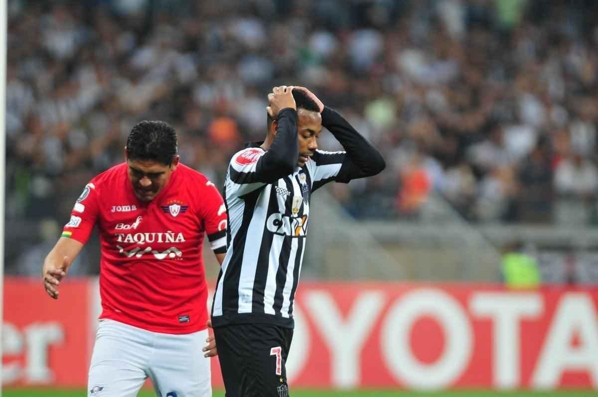 Irritados com eliminao para bolivianos no Mineiro, torcedores chegaram a oferecer dinheiro aos jogadores