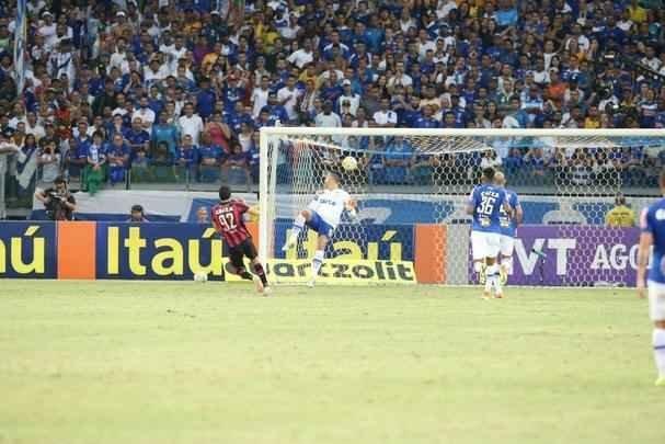 Fotos da partida entre Cruzeiro e Atltico-PR no Mineiro