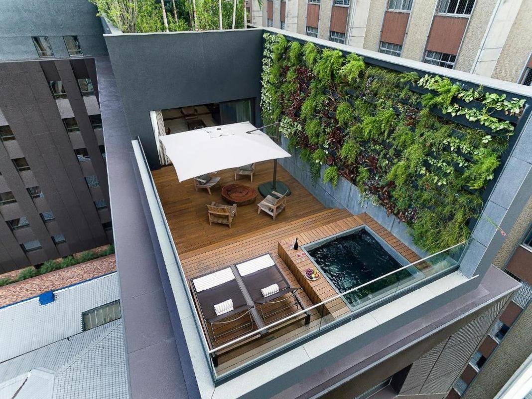 Luxuoso hotel Fasano  a 'casa' de Ronaldo em Belo Horizonte. Dono de 90% da SAF do Cruzeiro se hospeda sempre no local e realiza reunies com sua equipe e parceiros. 