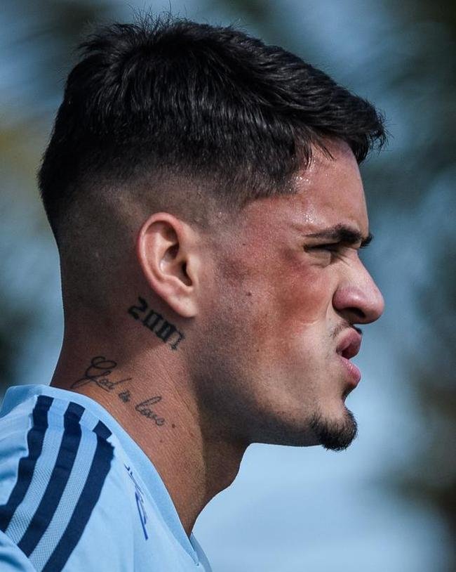 Fotos do treino do Cruzeiro neste domingo, na Toca da Raposa II. As novidades foram as presenas do atacante Rafa Silva, recuperado de incmodo no p direito, e dos recm-contratados Luis Felipe (zagueiro, ex-PSV da Holanda) e Bruno Rodrigues (atacante, ex-Famalico de Portugal)