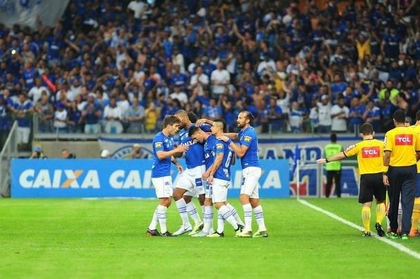 Fotos do primeiro tempo, no Mineiro; Thiago Neves abriu o placar para o Cruzeiro, e Gabriel Barbosa empatou para o Santos