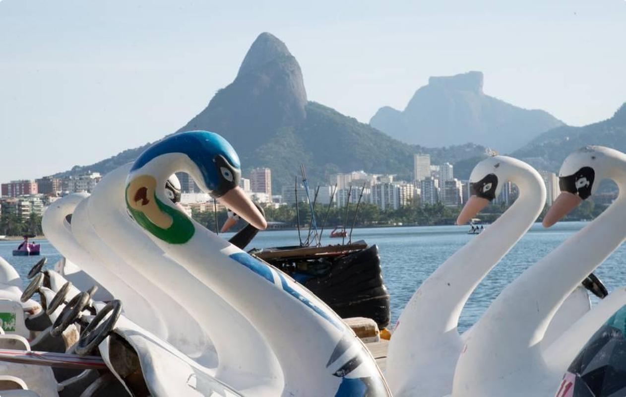Localizada no corao da cidade, a Lagoa Rodrigo de Freitas recebeu um per temporrio, com capacidade para 10 mil espectadores perto da chegada das provas. Local receber provas de remo e canoagem velocidade