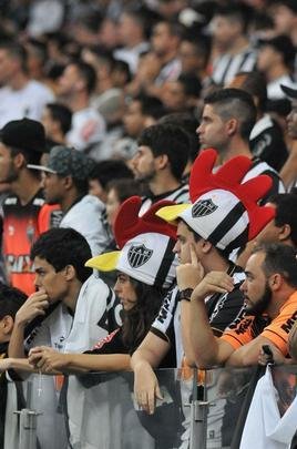 Torcedores do Atltico saram decepcionados do Mineiro com derrota por 3 a 1, e ouviram festa gremista