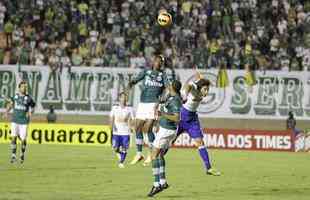 Cruzeiro e Gois duelam no Serra Dourada