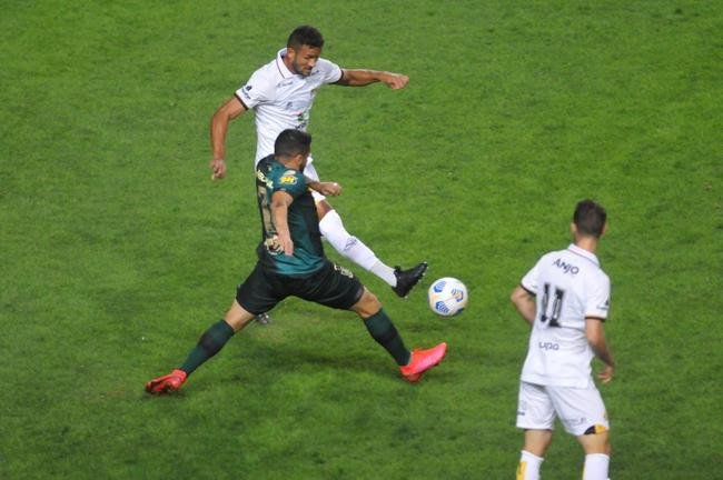Fotos do jogo entre Amrica e Cricima, no Independncia, em Belo Horizonte, pela terceira fase da Copa do Brasil.