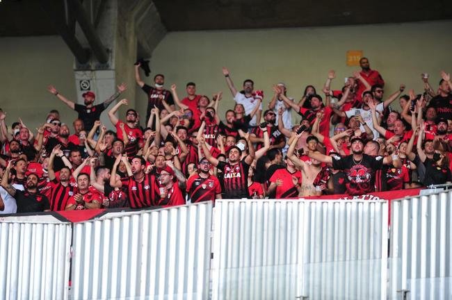 Torcida do Athletico-PR no jogo de ida da final da Copa do Brasil de 2021, contra o Galo, no Mineir�o, em BH