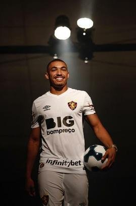 Festa de lançamento dos novos uniformes contou com a presença de jogadores e show de Paralamas de Sucesso