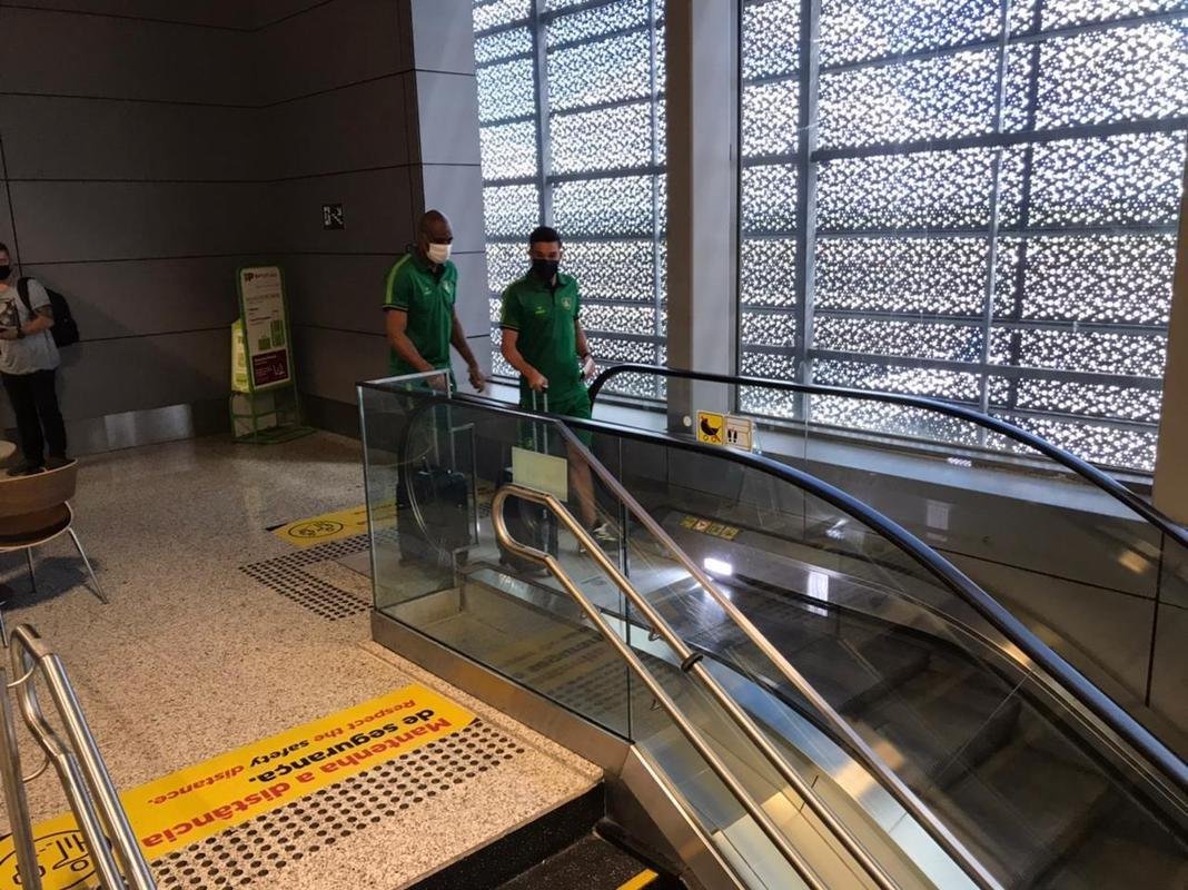 Delegao do Amrica embarca rumo a Assuno