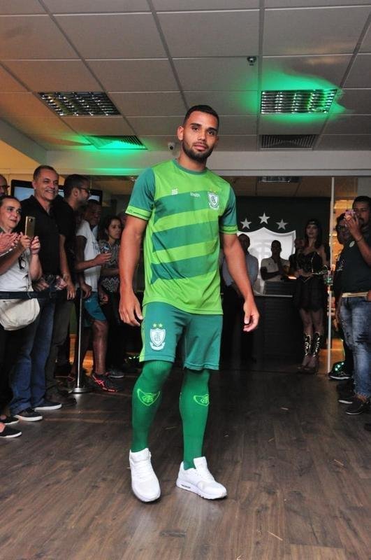 Coleção de uniformes do América da temporada 2019. Clube adotou marca própria, a Sparta. Por isso, desfile na loja do clube, no shopping Boulevard, em BH, foi ao estilo espartano
