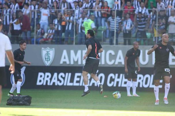 Atacante Fred durante o aquecimento para o clssico contra o Cruzeiro, no Independncia