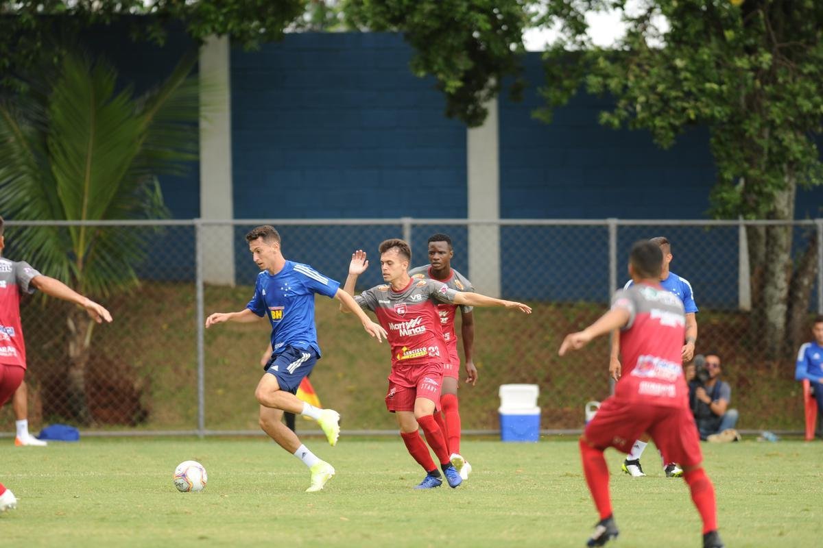 Com gol de Judivan e sob olhares dos membros do Ncleo Dirigente Transitrio, Raposa bateu o Bugre por 1 a 0