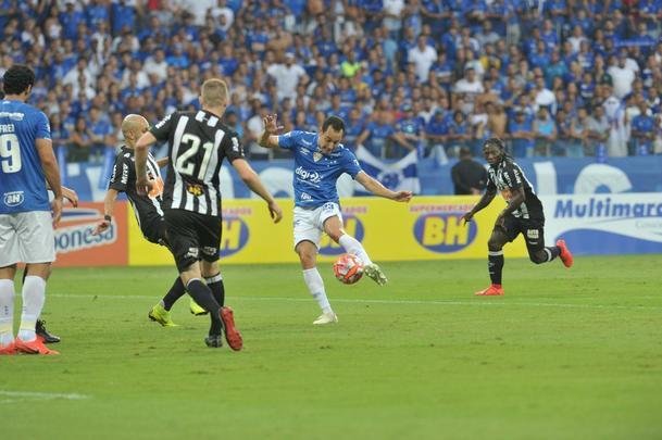 Fotos do primeiro clssico da final do Mineiro, entre Cruzeiro e Atltico, no Mineiro