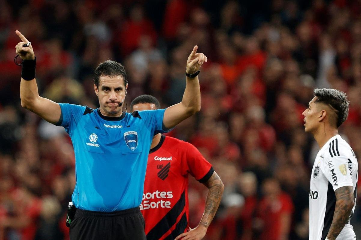 O Atltico visitou, na noite desta tera-feira (18/4), o Athletico-PR na Arena da Baixada, em Curitiba. A partida foi vlida pela 2 rodada do Grupo G da Copa Libertadores de 2023.