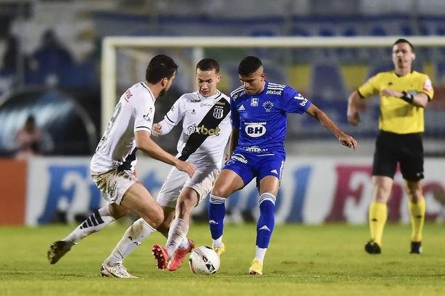 Ponte Preta x Cruzeiro: veja as fotos do jogo no Moiss Lucarelli, em Campinas, pela 32 rodada da Srie B do Campeonato Brasileiro