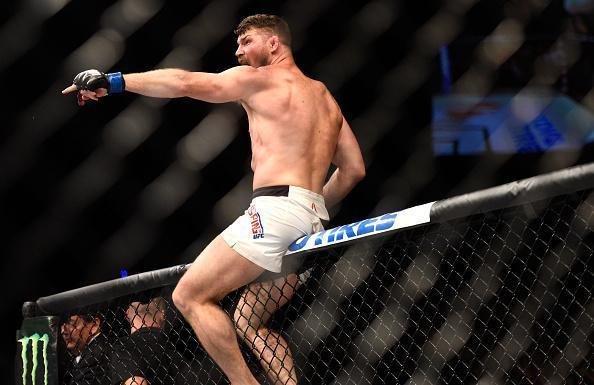 Considerado azarão na luta principal do UFC 199, em Los Angeles, Michael Bisping surpreende Luke Rockhold e conquista o cinturão do peso médio, com nocaute arrasador no primeiro round