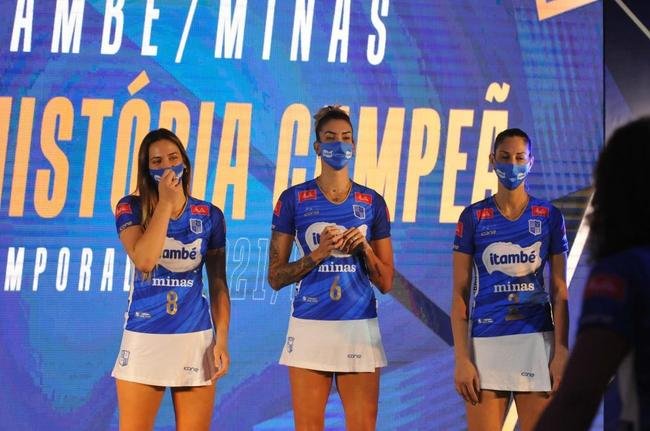 Time Feminino de V�lei do Minas foi apresentado nesta quarta-feira (11/10)