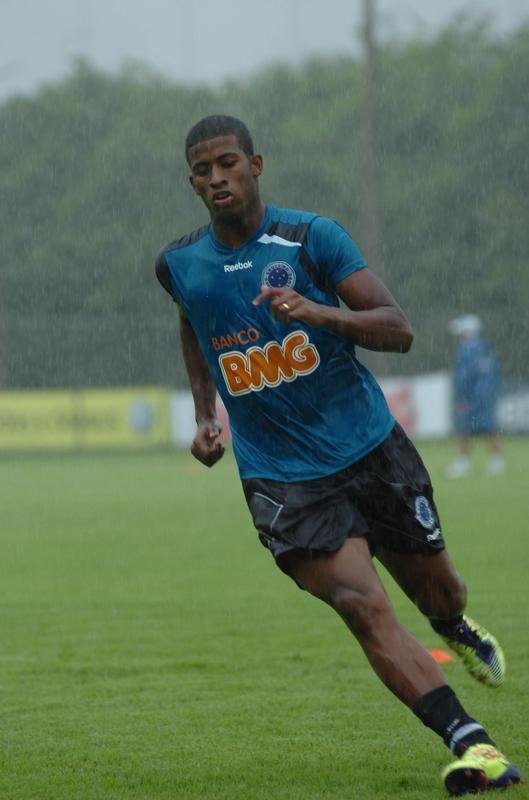 Seb - vendido em julho de 2013 ao Estoril, de Portugal, por 250 mil euros (R$725 mil)