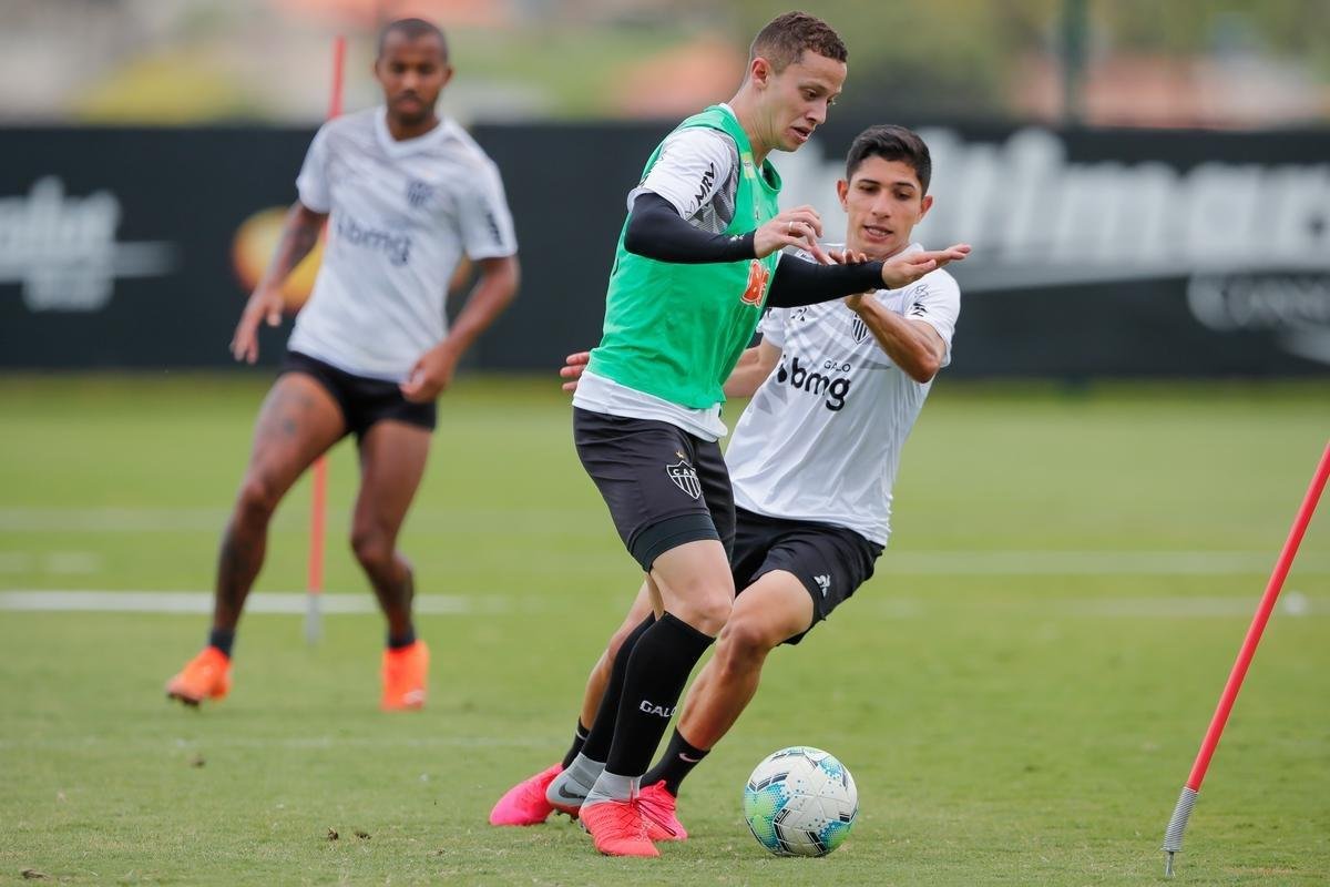 Aps polmica balada, Dylan e Marrony participam normalmente do treino na Cidade do Galo