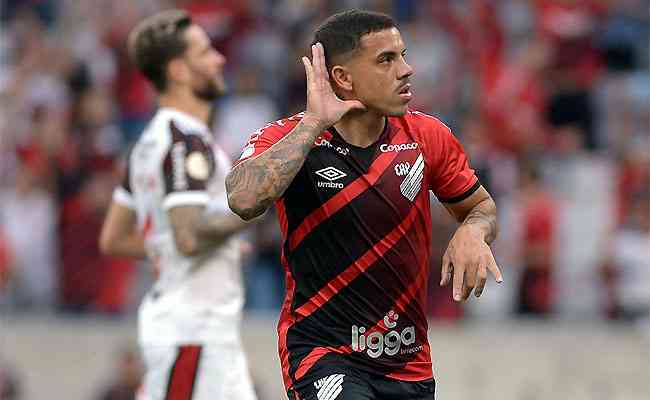 Uruguaio Terans cobrou pênalti e garantiu triunfo do Athletico diante do Flamengo