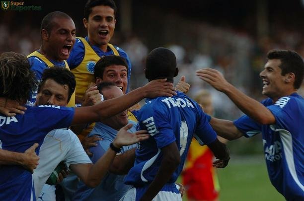 Novamente, Raposa e Galo estavam frente a frente na final do Mineiro e a vantagem também era do time celeste. A equipe do técnico Adílson Batista não teve dó do tradicional rival e devolveu, com sobra, a goleada do ano anterior. Marcelo Moreno, Marcos, contra, e Ramires marcaram no primeiro tempo. Na etapa final, Guilherme e Wagner completaram o placar, que deixou a taça nas mãos da Raposa.