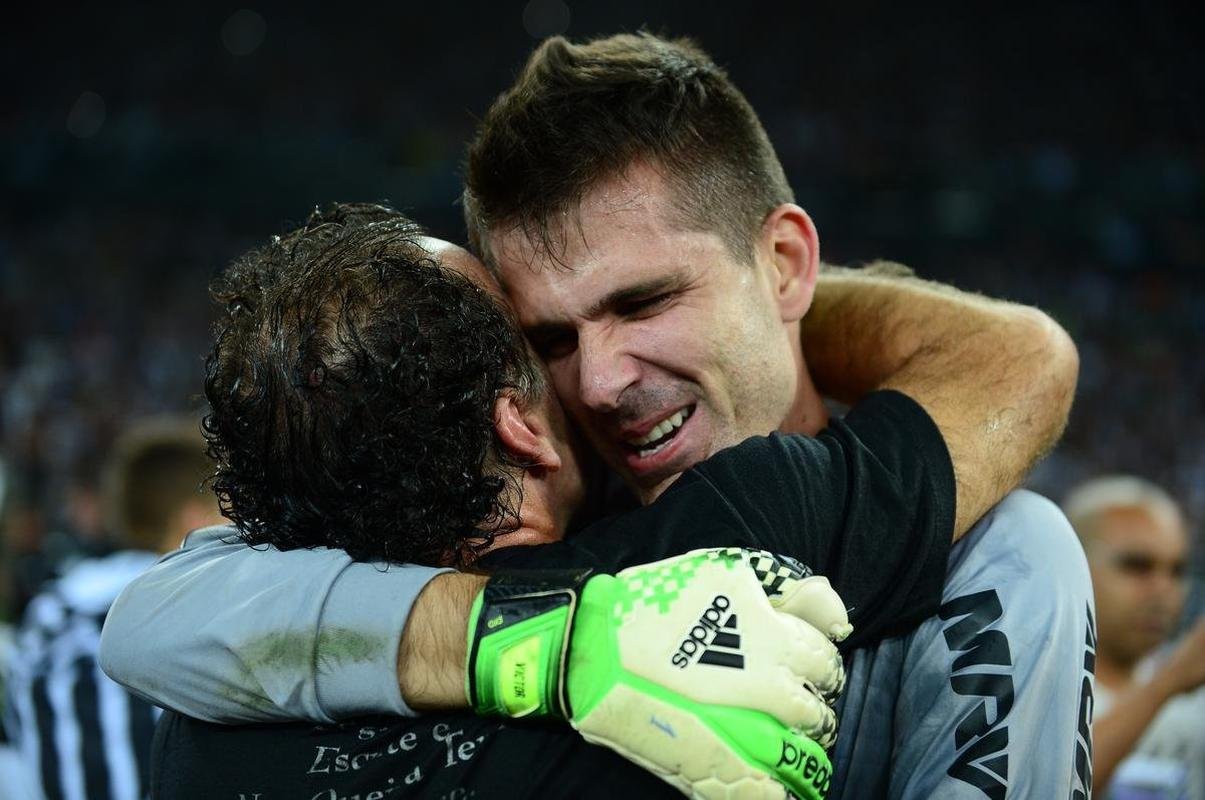 Copa Libertadores (2013) - O ttulo mais importante da histria do Atltico foi conquistado contra o Olimpia, no Mineiro. Aps derrota por 2 a 0 no Paraguai, no jogo de ida, a equipe comandada pelo tcnico Cuca devolveu o placar no Mineiro (J e Leonardo Silva marcaram) e garantiu o ttulo na disputa por pnaltis: 4 a 3. Como na final, a campanha da conquista histrica da gerao de Ronaldinho Gacho e cia. foi marcada por reviravoltas