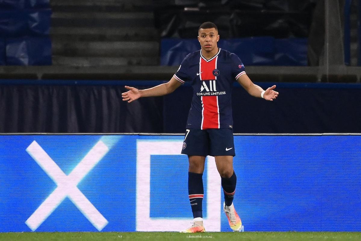 Fotos do duelo entre PSG e Bayern de Munique, em Paris, pela volta das quartas de final da Liga dos Campees da Europa.