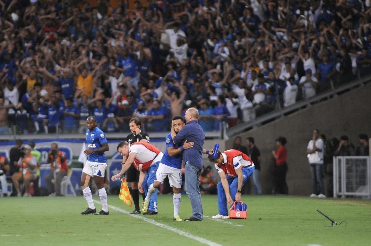 Rafinha ampliou para o Cruzeiro aps passe de Sass: 2 a 0