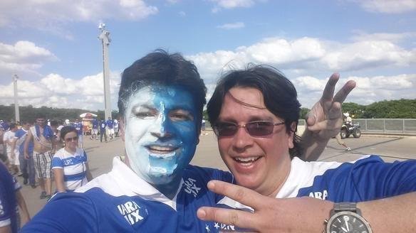 Vladimir e Carlos. Esplanada do Mineiro, entrando para o estdio.