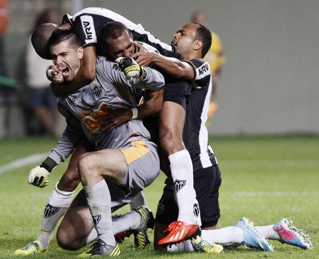 No dia 30 de maio de 2013, Victor salvou o Atlético da eliminação na Libertadores. Depois, clube se tornaria o campeão